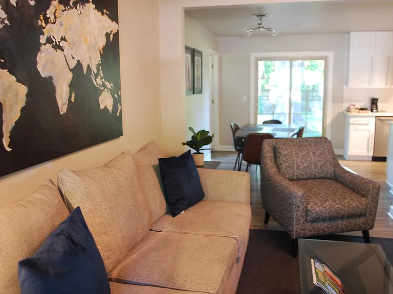 1108 Royal Dr — Photo 3