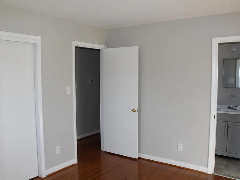 611 Mobile St — Photo 11
