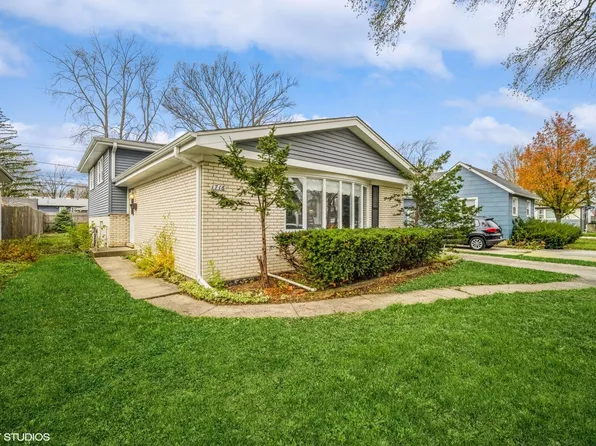 1716 S Cora St, Des Plaines, IL 60018