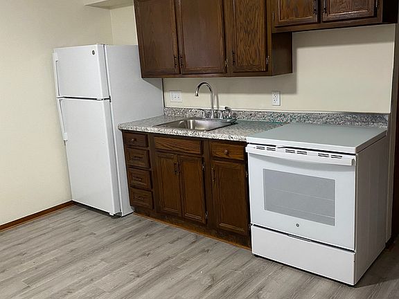 4th image of 403 4th St #1