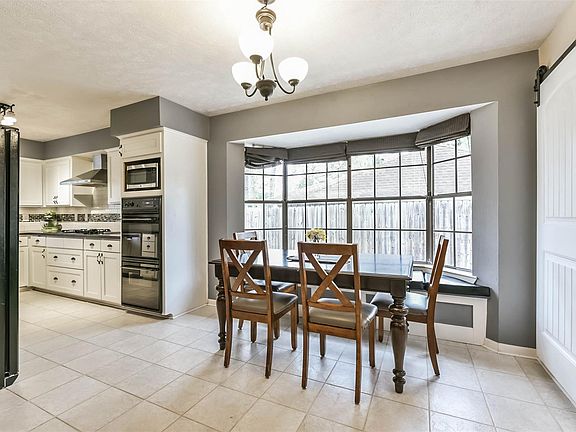 4th image of 2238 Middle Creek Dr