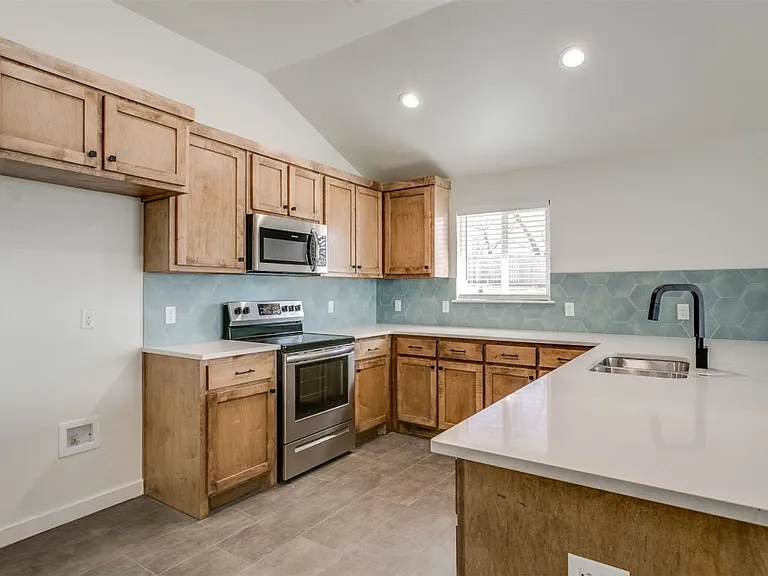 1254 Kingston Rd — Photo 8