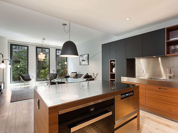 3rd image of 15 Renwick St APT 201