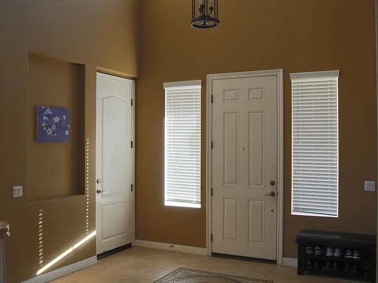 1566 Glencrest Dr — Photo 10