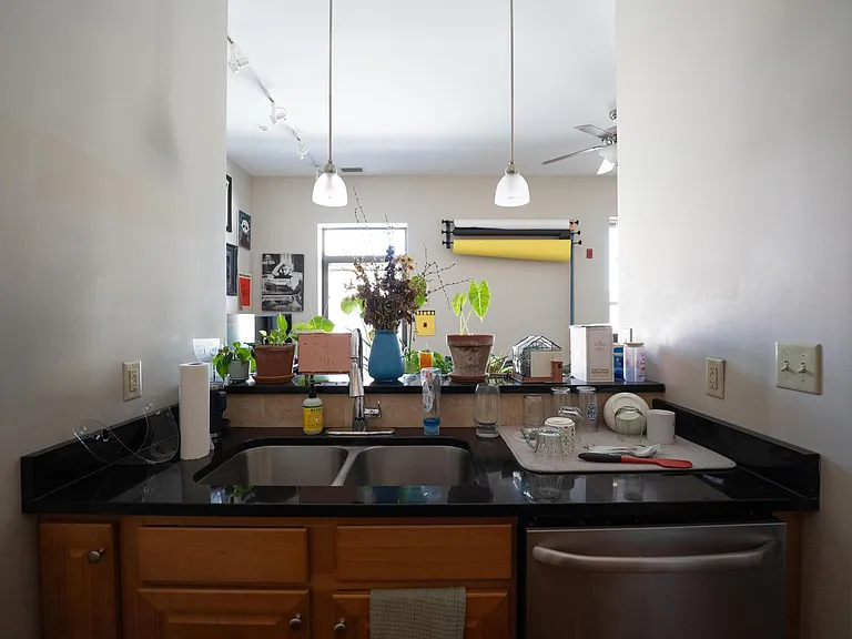 125 W. Saratoga St — Photo 4