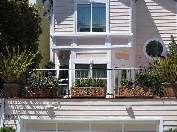 2nd image of 2920 Sacramento St #B
