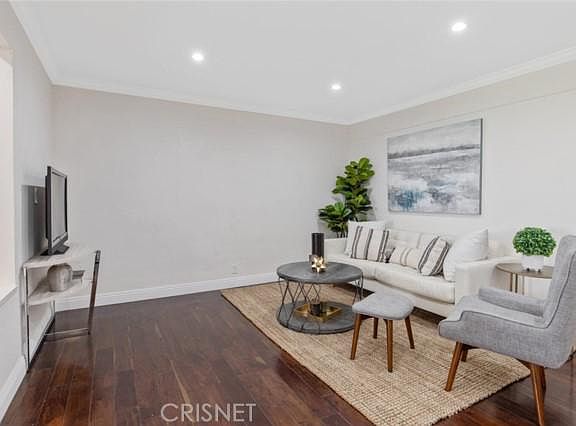 4th image of 10924 Theis Ave