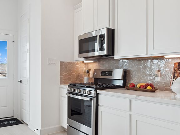 Decorative backsplash in kitchen