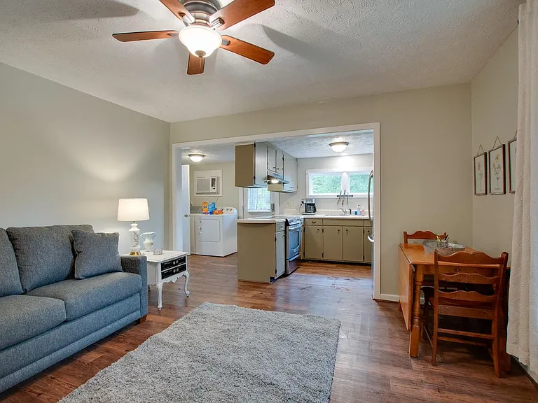 1500 McKinley Ave NE #B — Photo 16