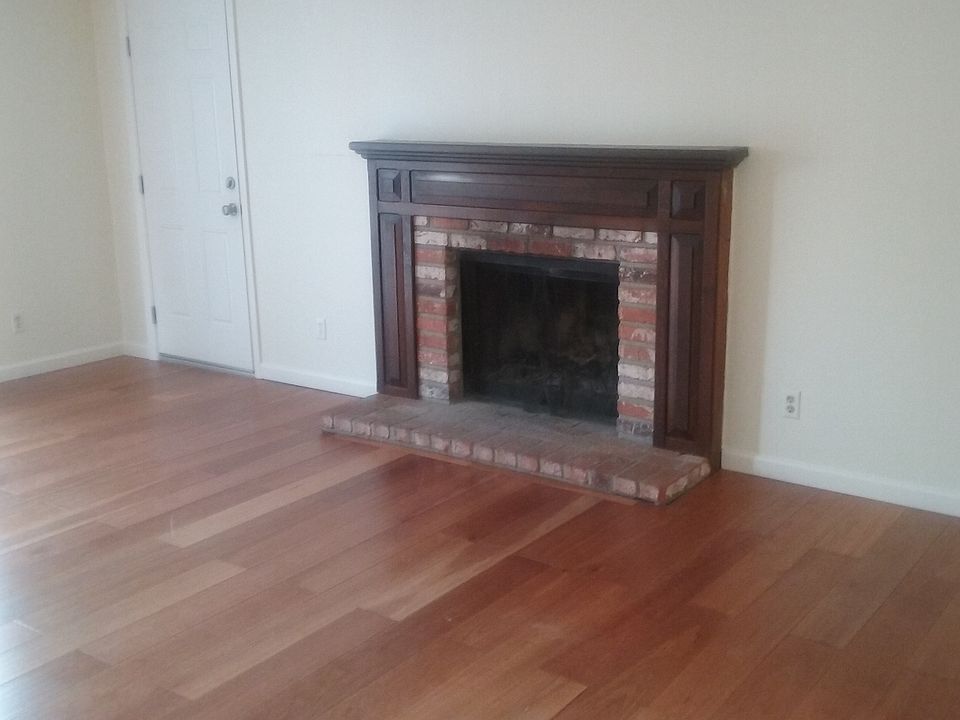 2nd image of 224 Elwood St