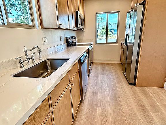 4th image of 1116 S 6th Ave
