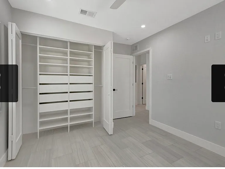 251 Royal Ct — Photo 13