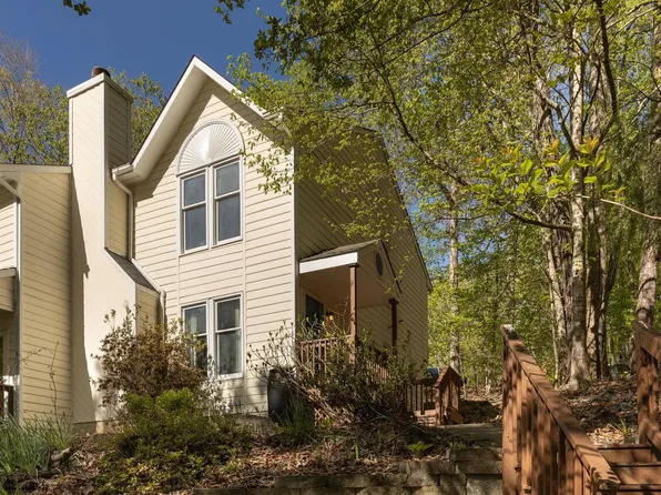 110 Daffodil Ln, Carrboro, NC 27510