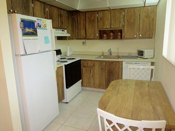 3rd image of 15036 Ashland Ln APT B41