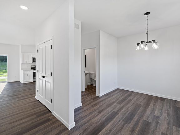 2nd image of 505 Ridge Ct