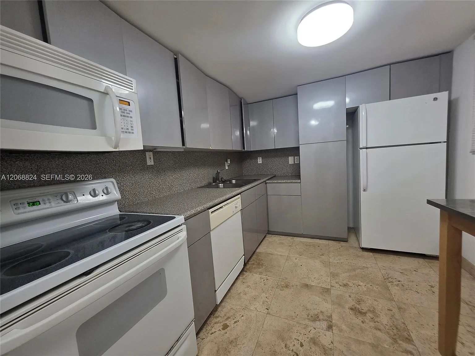 Surfside Palms Condo — Photo 3