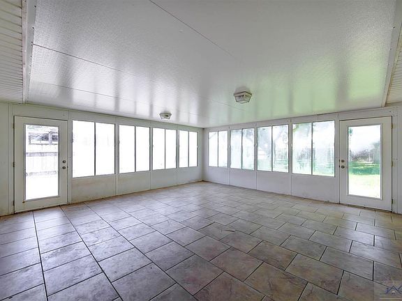 5th image of 109 Diplomat Way