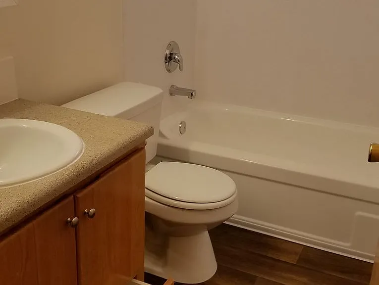 Jefferson Square Apartments — Photo 15