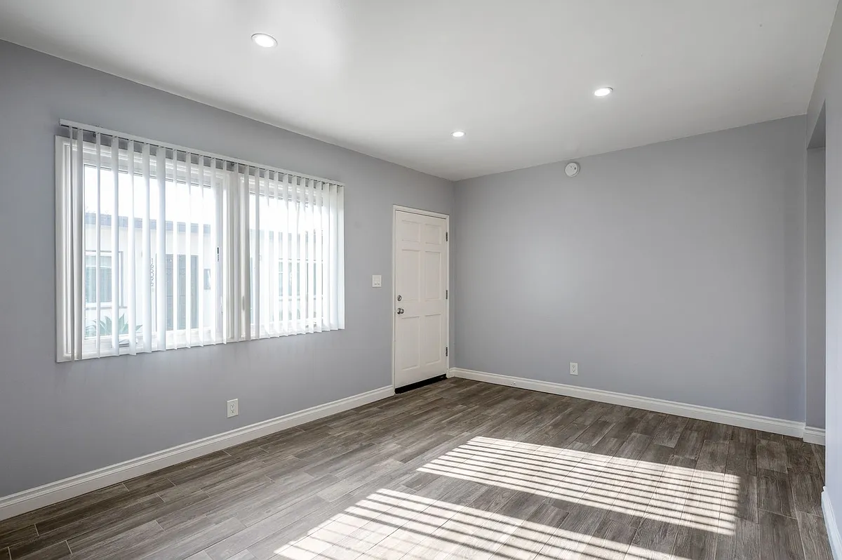 Building Photo - 16505 Prairie Ave #16509
