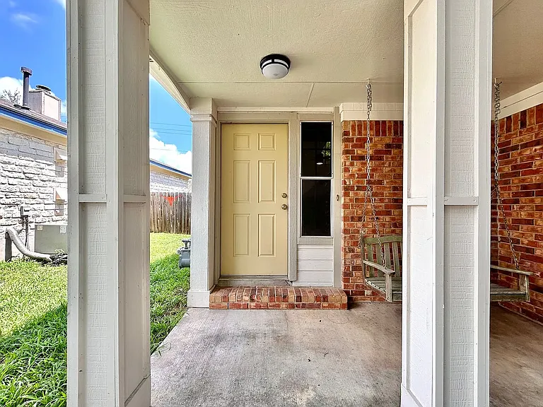 806 Minturn Ln — Photo 4