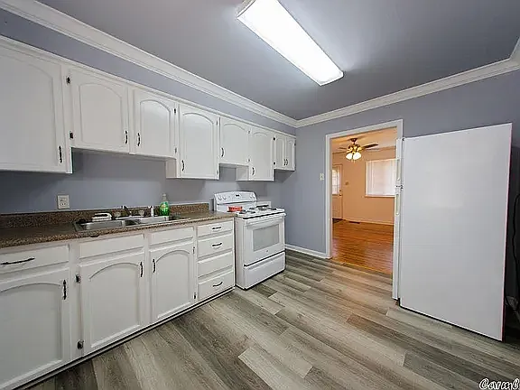 1126 W 47th St #B — Photo 9