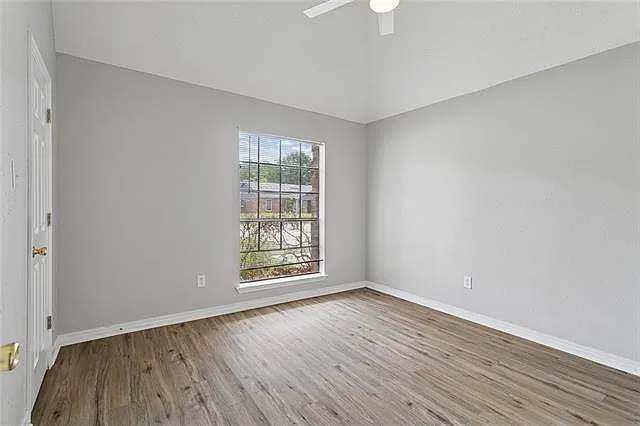 1826 Kings Row — Photo 12