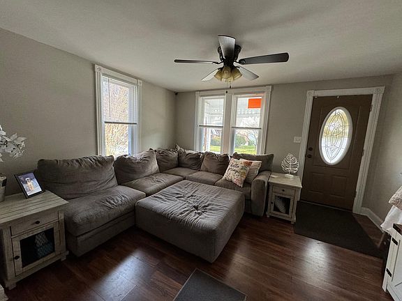 LIVINGROOM ANGLE 3