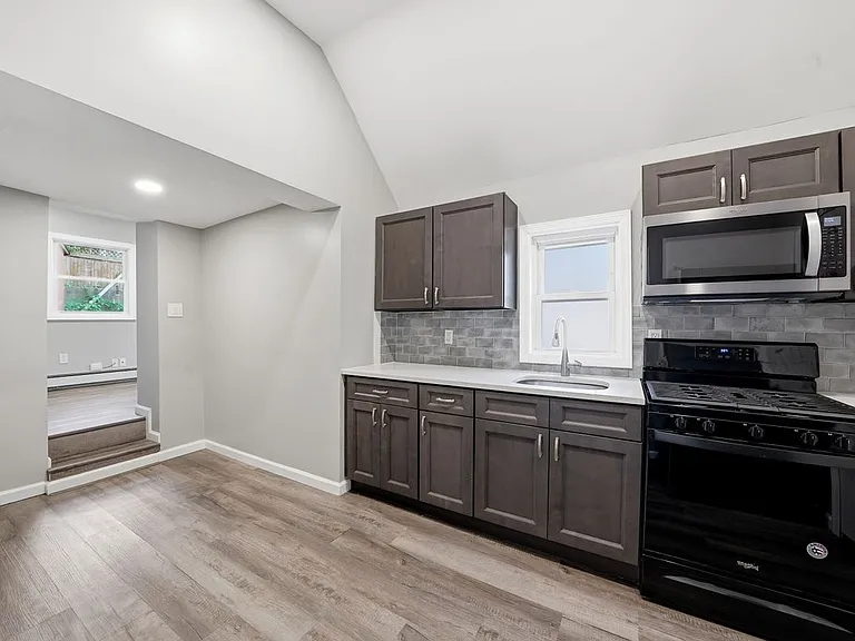 143 Walnut Rd #B — Photo 6