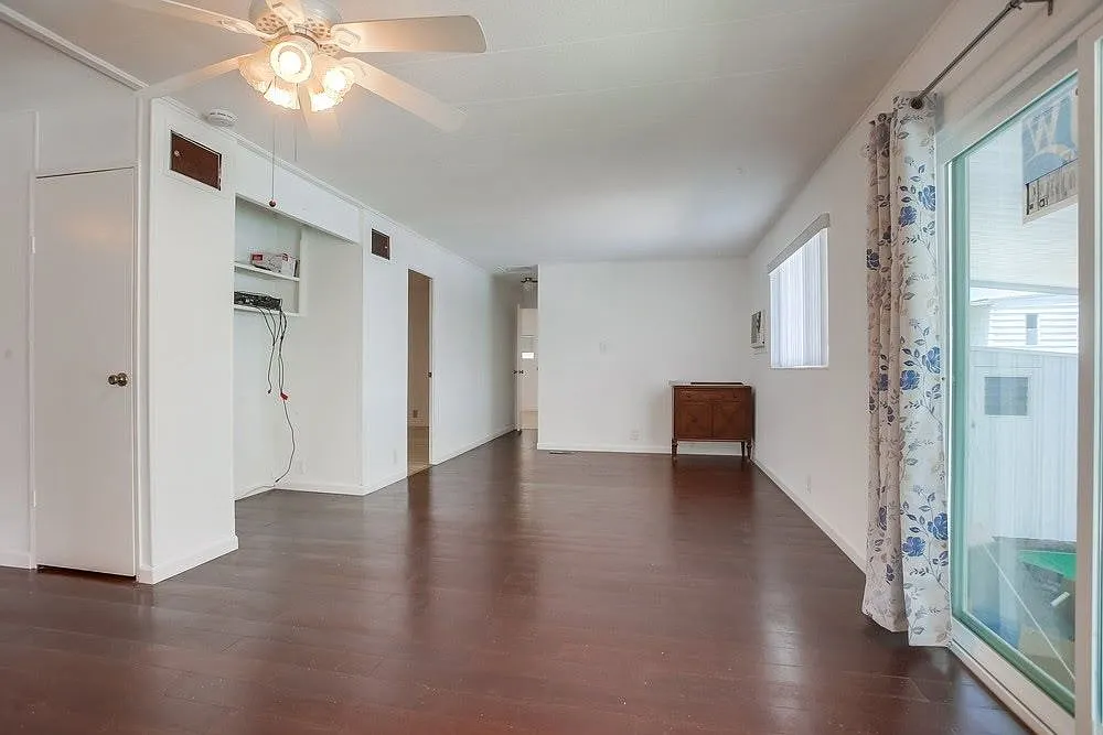 2 bed, 2.0 bath, 1592 sqft, $2,850 — Photo 2