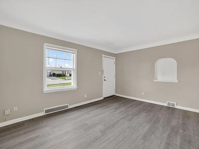 17208 Lipton Ave — Photo 4