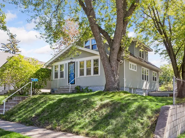 1960 Ivy Ave E, Saint Paul, MN 55119
