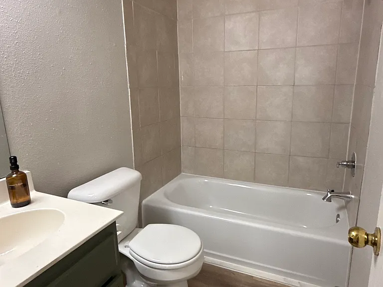1020 Brookhaven Dr — Photo 13