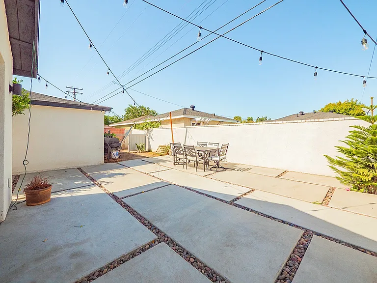 Adoree St — Photo 13