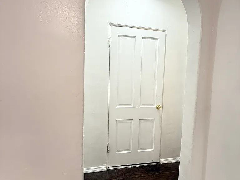 2444 Iowa Ave — Photo 5