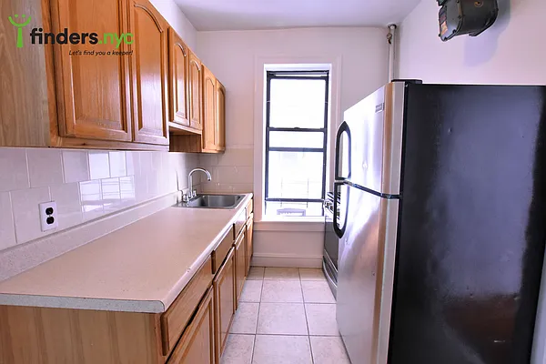 Rented by Clove Realty LLC | media 13