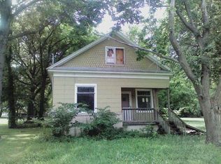 1028 N 26th St, Parsons, KS 67357