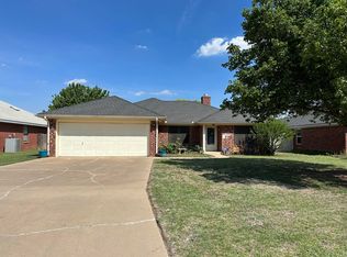 2910 Lometa Dr, Plainview, TX 79072