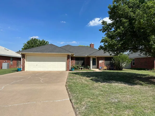 2910 Lometa Dr, Plainview, TX 79072