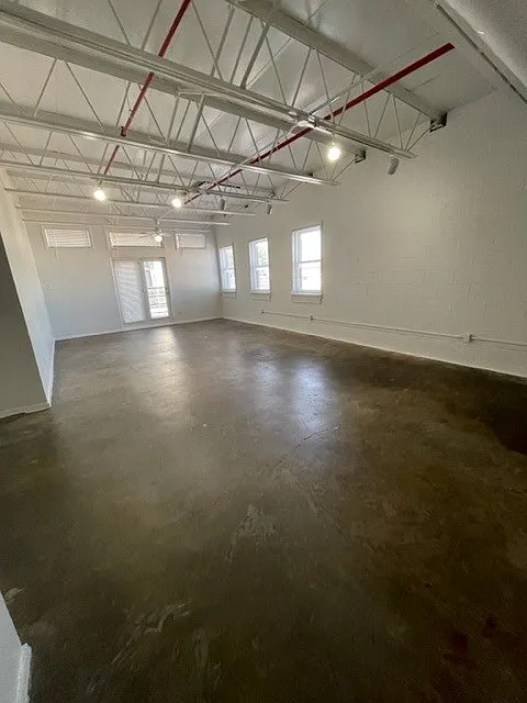 Studio, 820 sqft, $1,400 — Photo 2