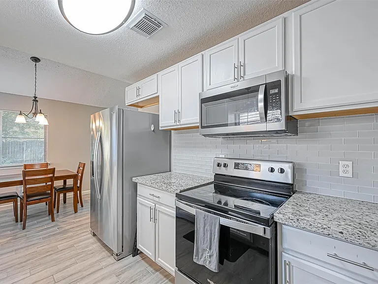 22622 John Rolfe Ln — Photo 9