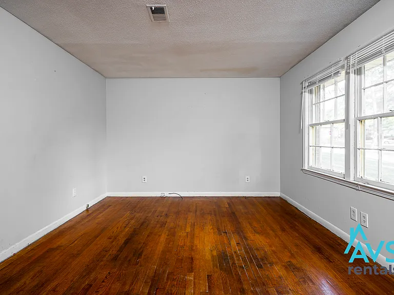 908 Woodale Cir — Photo 5