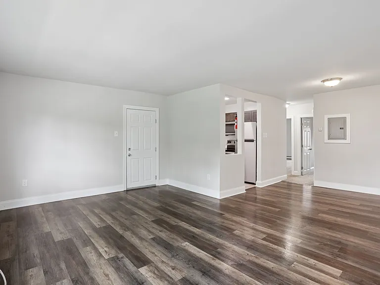 Maple Walk Apartments — Photo 15