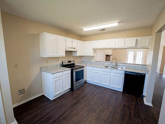 4th image of 210 Spanish Moss Dr