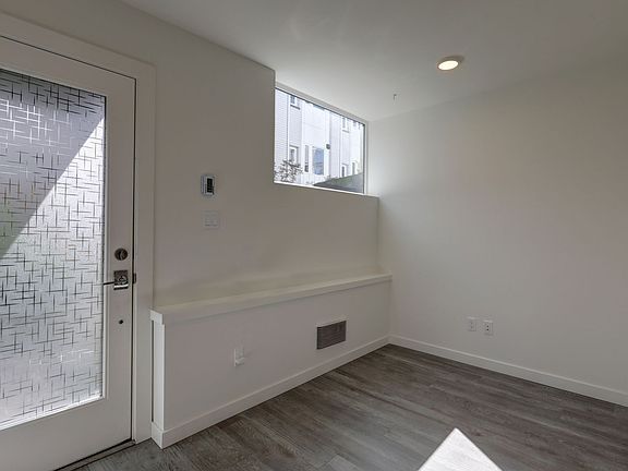 3rd image of 1330 E Spring St
