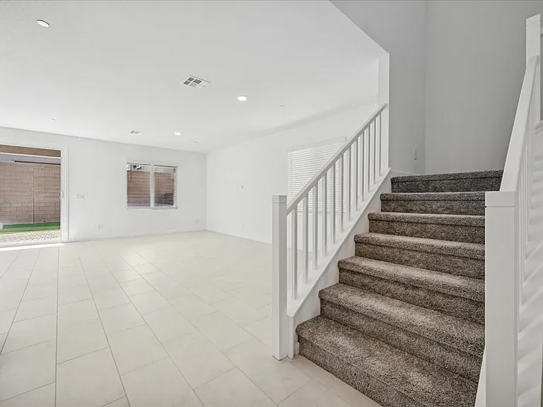 311 Mount Tyndall St — Photo 9