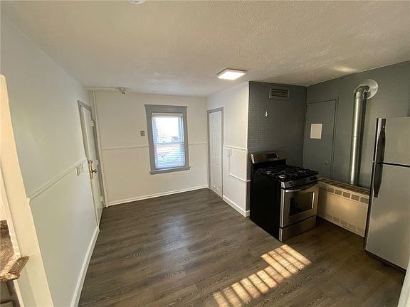 4th image of 25 Weeden St #1F