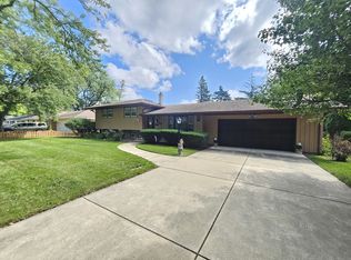 899 Diane Ave, Elgin, IL 60123