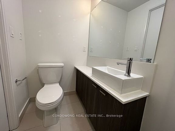 4th image of 27 Bathurst St #1014W