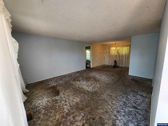 3rd image of 4376 Vernon Loop NE
