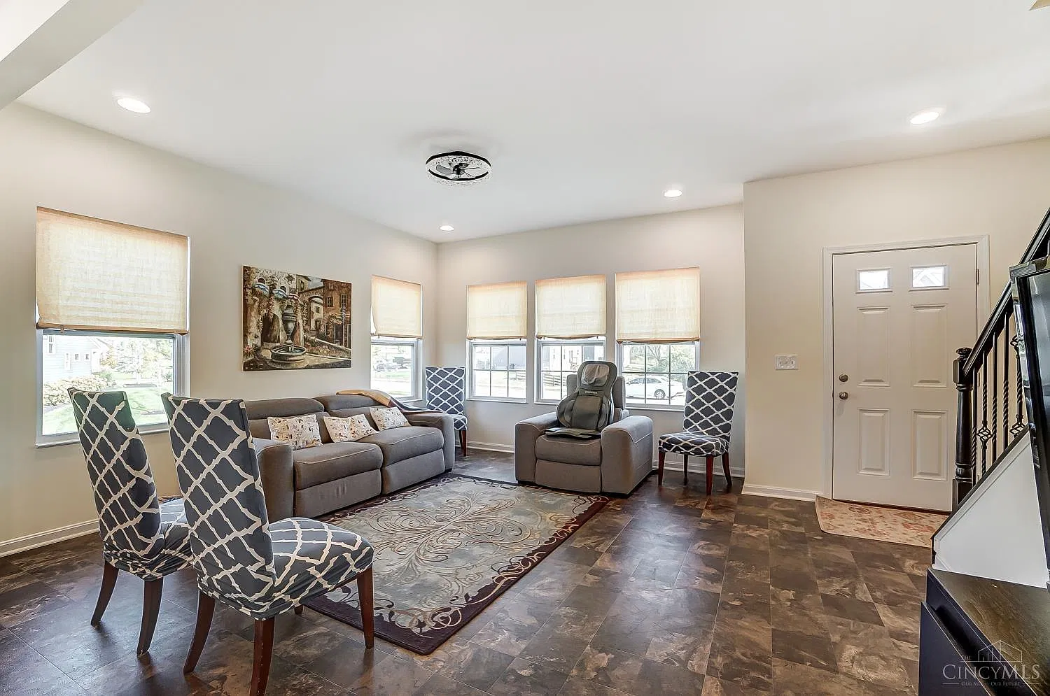 4 bed, 3.5 bath, 2795 sqft, $2,850 — Photo 2
